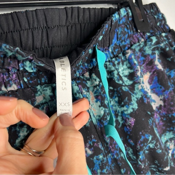 Fabletics Running Workout Shorts Medium Mesh Sides Drawstring Women - Picture 2 of 7